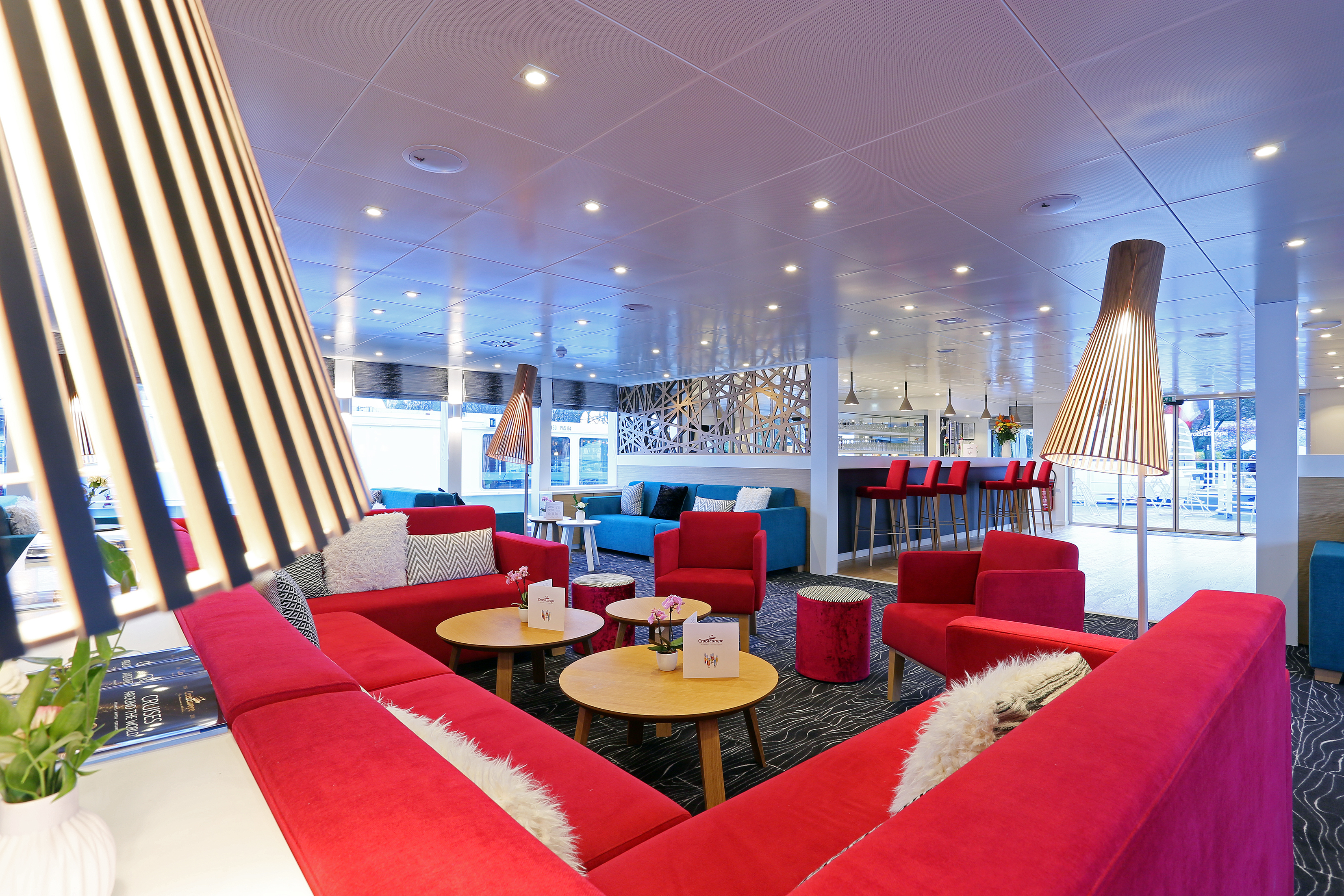 CroisiEurope MS Elbe Princesse Lounge Bar 1.jpg